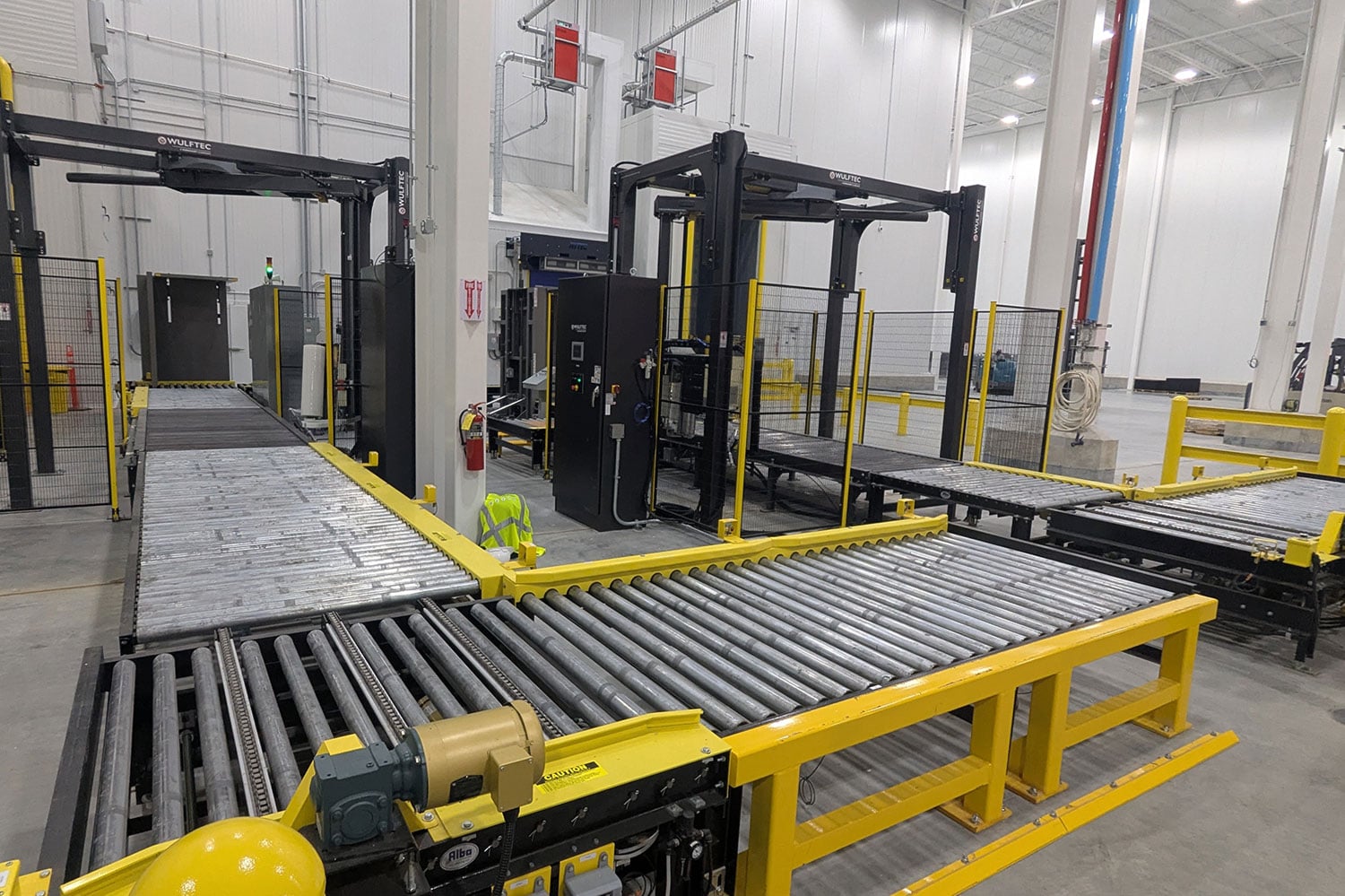 Automated Pallet Handling Conveyor System for Distribution Centers
