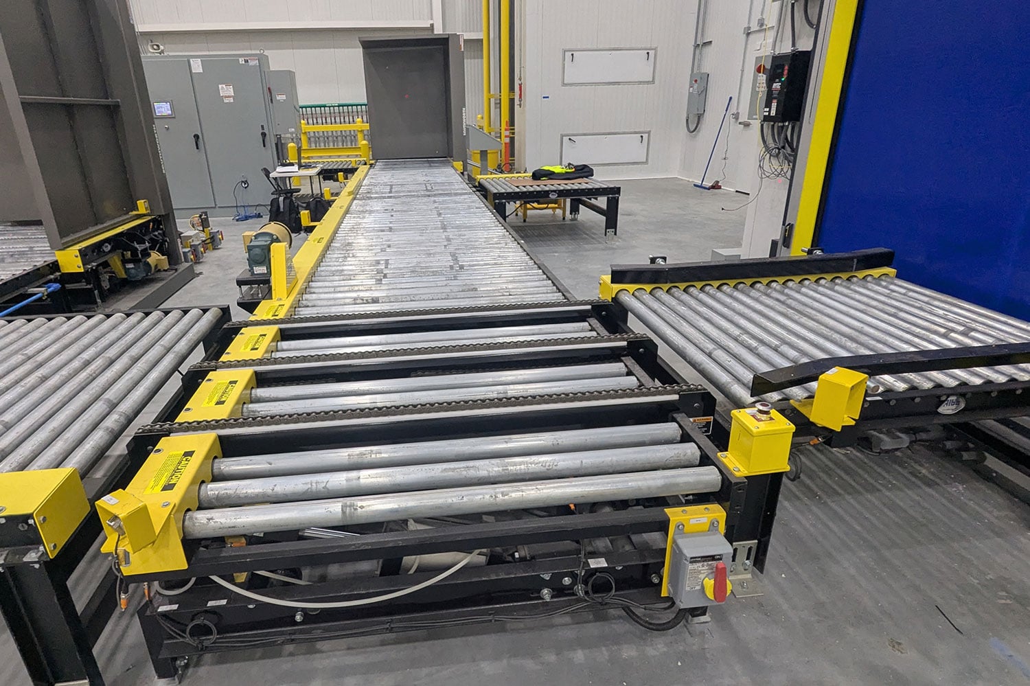 Automated Pallet Handling Conveyor System for Distribution Centers