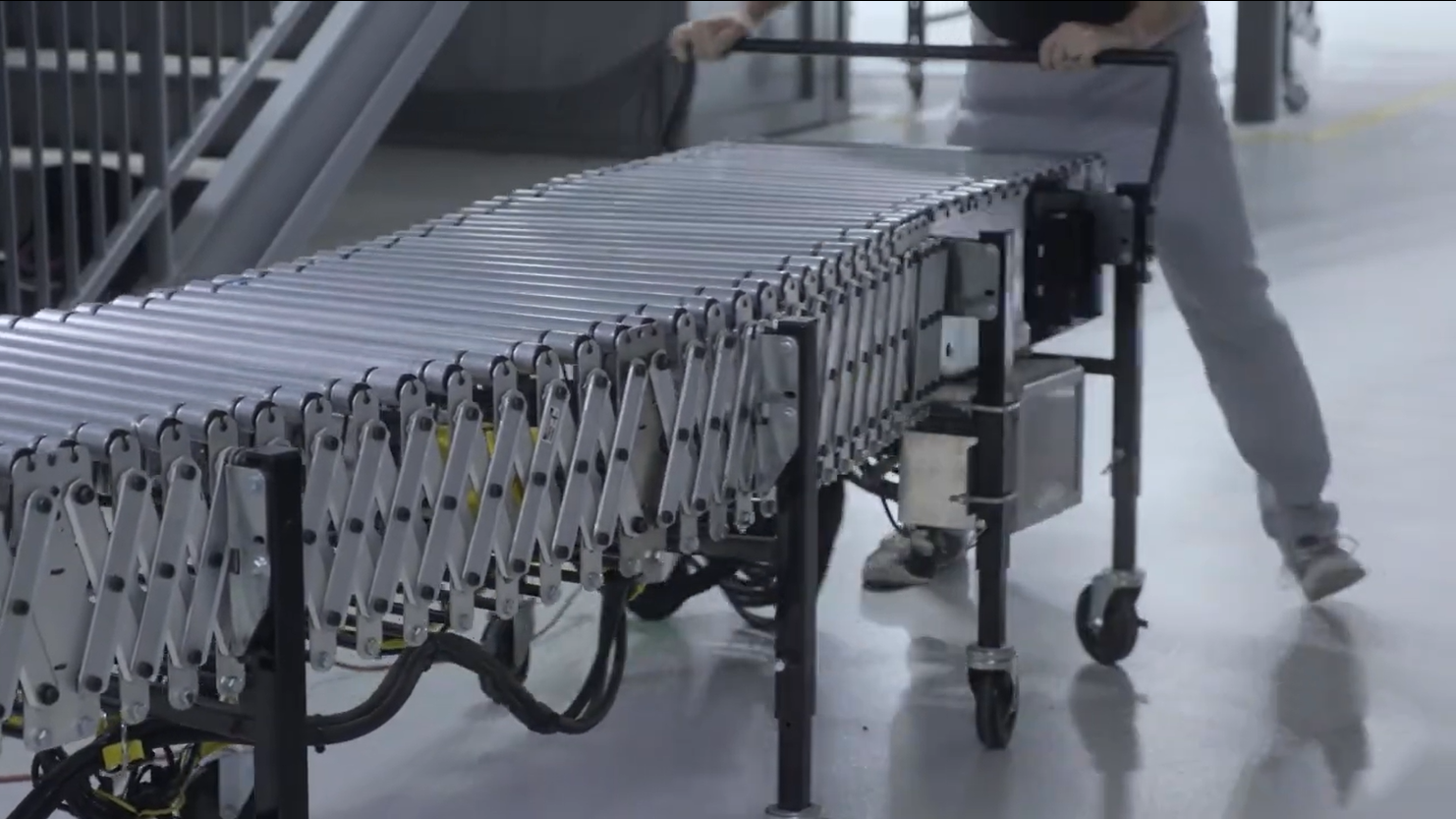 Hytrol Powered Flex Conveyor