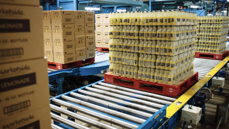 Hytrol Automated Zero Pressure Accumulation Pallet Conveyor System