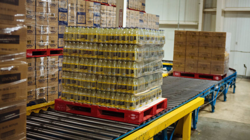 Hytrol Automated Zero Pressure Accumulation Pallet Conveyor System